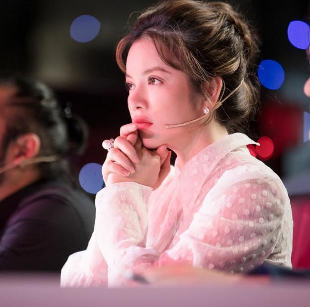 ly nha ky u40 van dep nhu tien nu mua xuan, ha guc het bong hong showbiz - 6