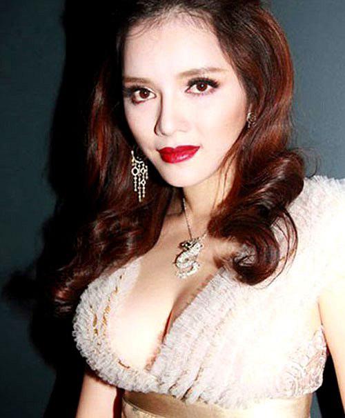 ly nha ky u40 van dep nhu tien nu mua xuan, ha guc het bong hong showbiz - 9