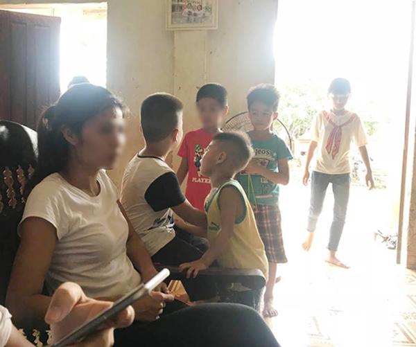 vu trao nham con o ba vi: 2 dua tre quan quyt, choi vui ve ben nhau ngay doan tu - 2