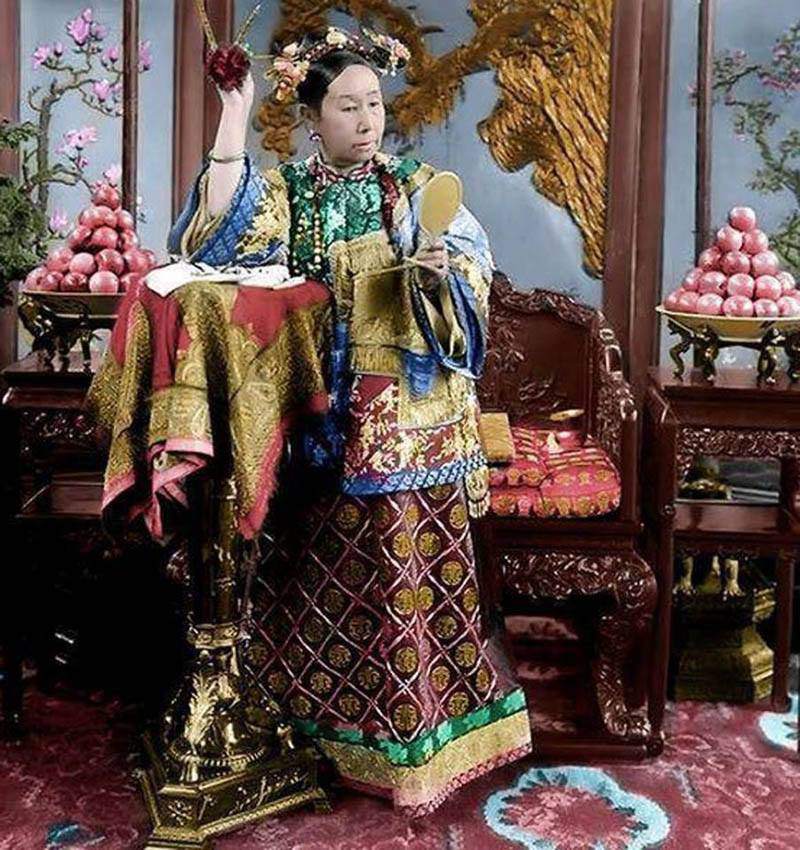 khet tieng lich su nhung chuyen chung dien cua tu hi thai hau dang de phu nu hoc hoi - 1