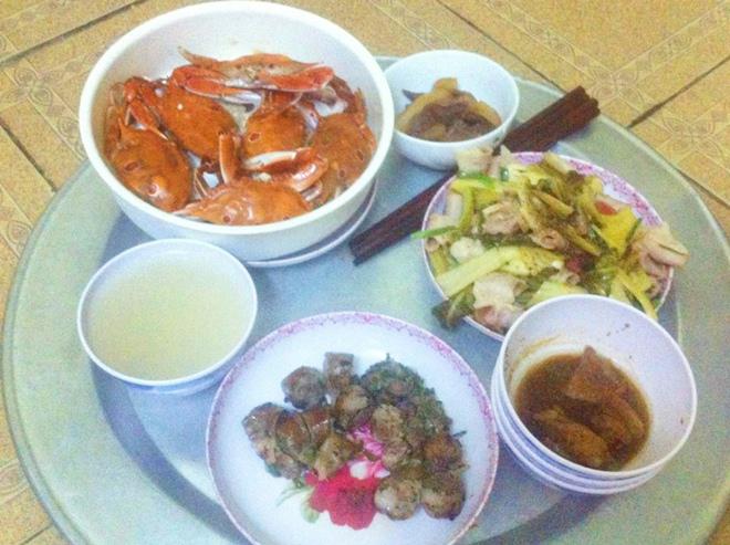 chong che vo nau an "khong nuot noi", nhin mam com xong dan mang tranh cai nay lua - 2