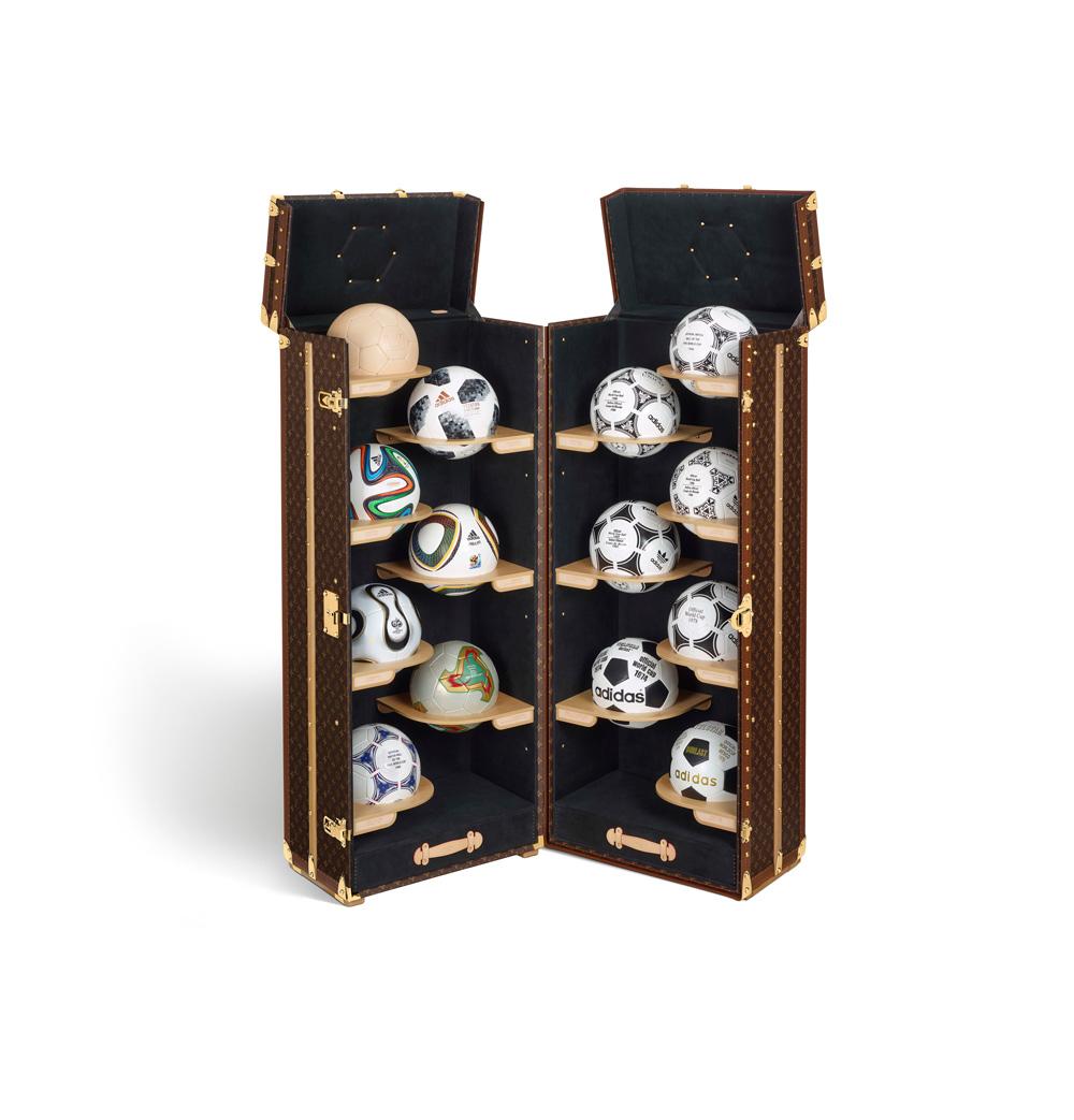 it ai biet, chiec vali dung cup vang cua world cup 2018 la hang hieu xa hoa - 9