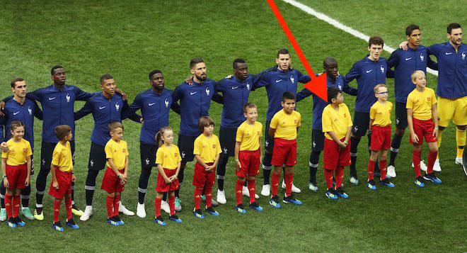 cau be viet nam “ho tong” kante o world cup 2018: “xuc dong den roi nuoc mat” - 1