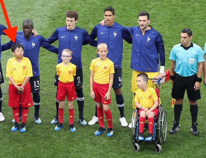 cau be viet nam “ho tong” kante o world cup 2018: “xuc dong den roi nuoc mat” - 2