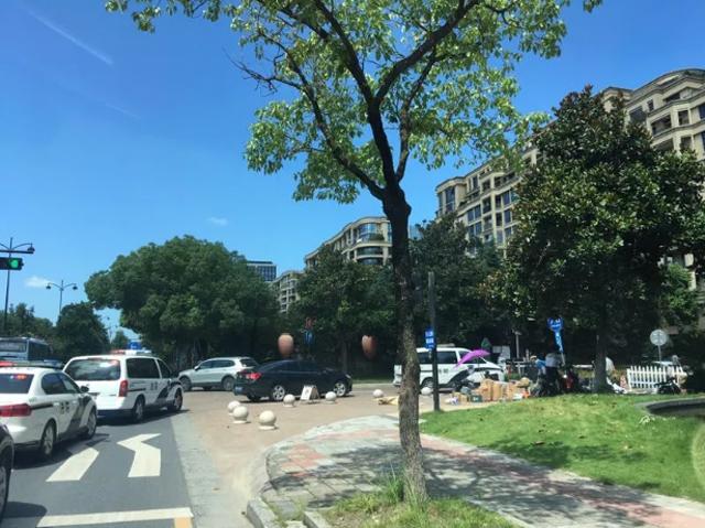 me chong duoi con dau dang o cu khoi nha chuc ty, ai cung dong long khi biet su that - 1