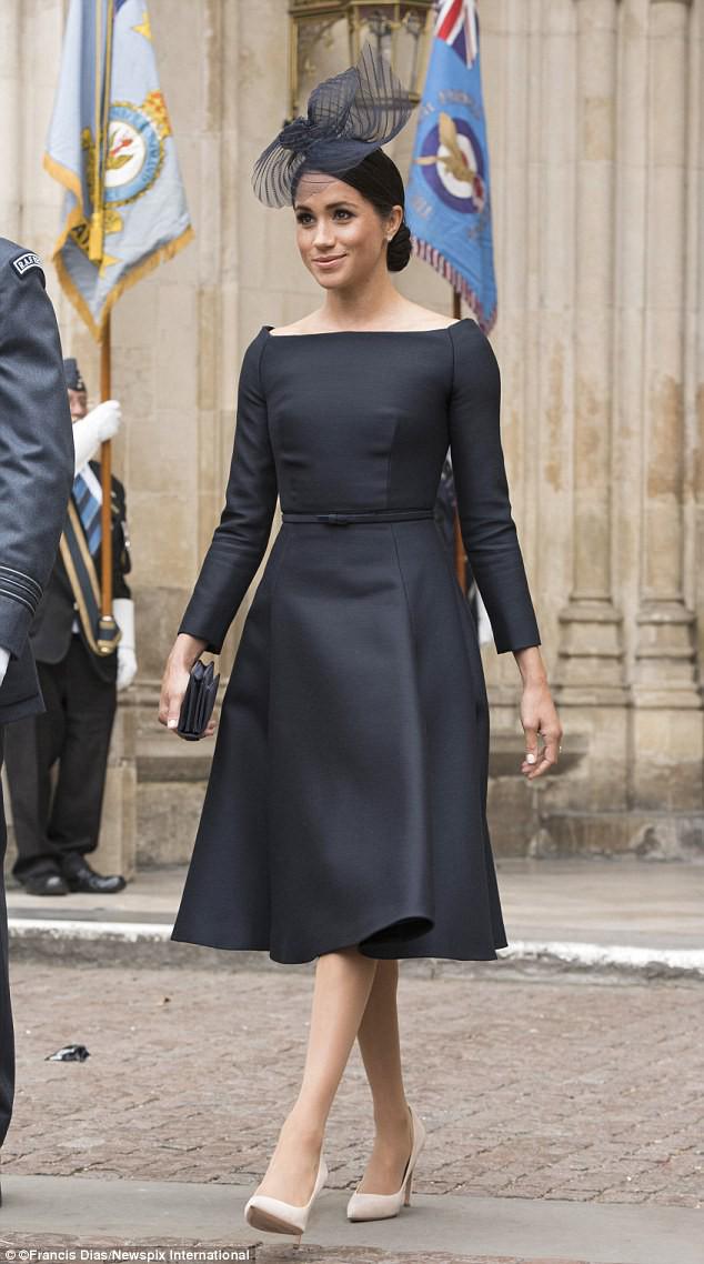 mac gi cung bi bat loi, co dau moi cua hoang gia anh qua lep ve voi cong nuong kate - 16