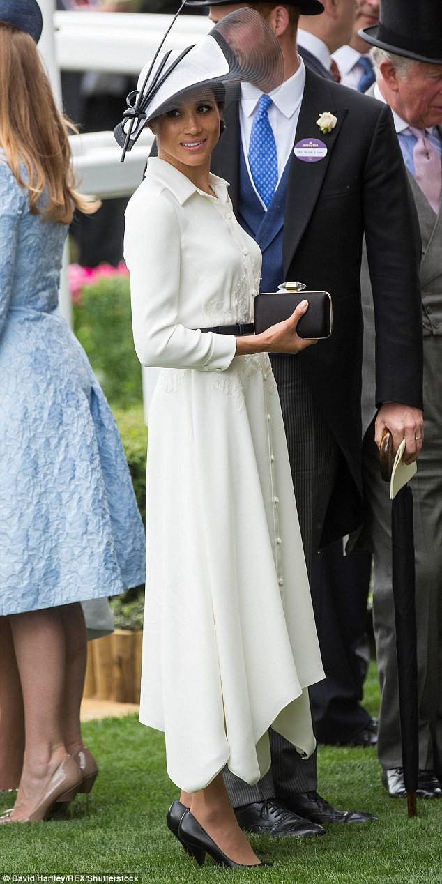 mac gi cung bi bat loi, co dau moi cua hoang gia anh qua lep ve voi cong nuong kate - 13