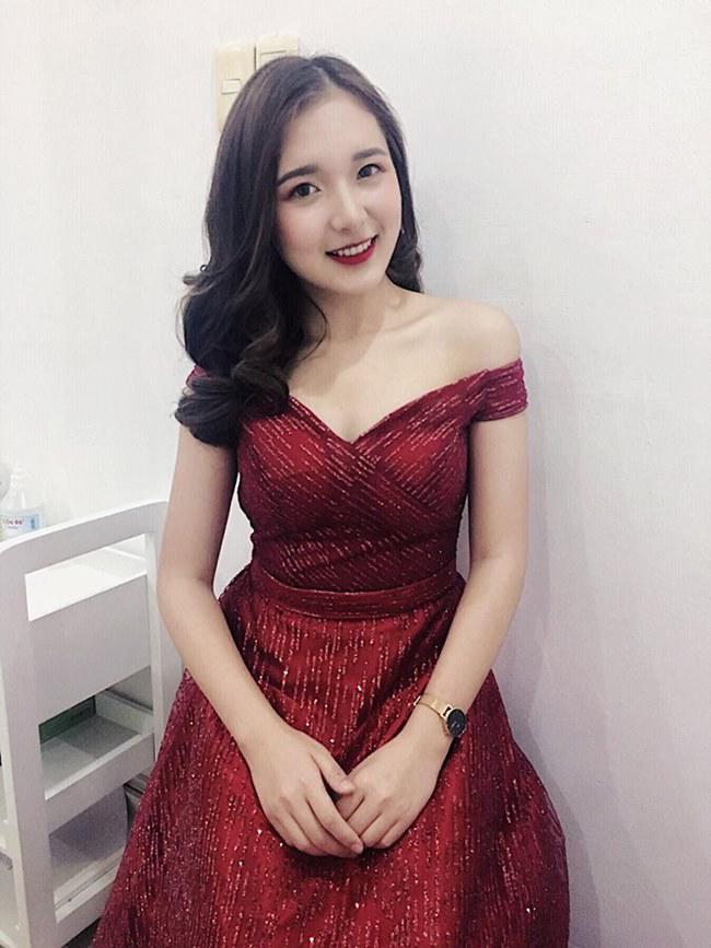 2 mc "em chua 18" cua dai vtv: mat xinh nhu bup be, mac dep mien che - 11