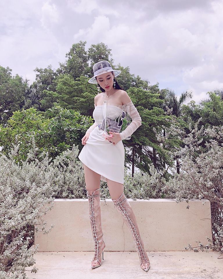 chan che vay ao sang chanh, angela phuong trinh hoa "hop qua" di dong xinh dep - 9