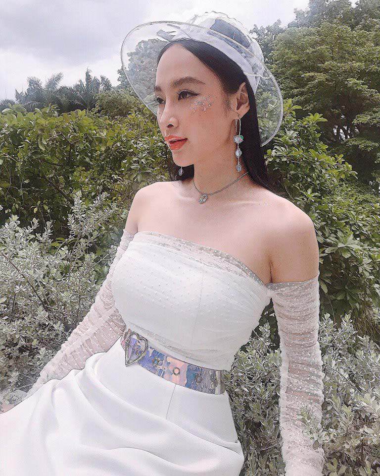 chan che vay ao sang chanh, angela phuong trinh hoa "hop qua" di dong xinh dep - 8