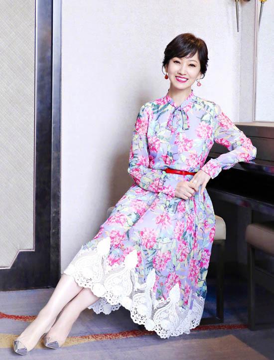 dang thon, mac do nhu gai tre, it nguoi tin nu dien vien nay da gan 70 tuoi! - 9