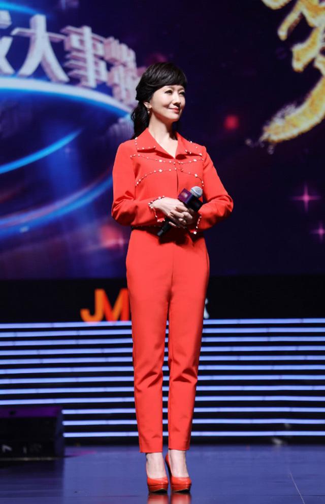 dang thon, mac do nhu gai tre, it nguoi tin nu dien vien nay da gan 70 tuoi! - 6