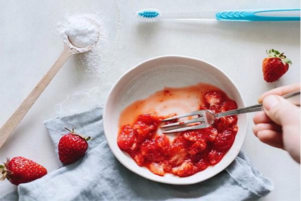 hoc lom cach lam trang rang bang baking soda tich tac trong vong 3 phut - 8