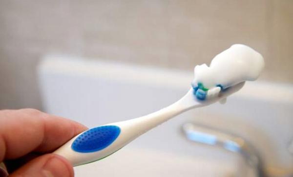 hoc lom cach lam trang rang bang baking soda tich tac trong vong 3 phut - 10