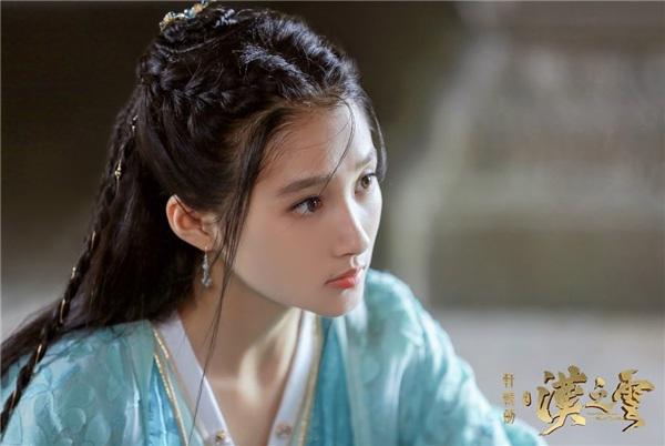 "em gai quoc dan" xu trung dep nhu tien ma chang ton mot xu nho nho nuoc vo gao - 1