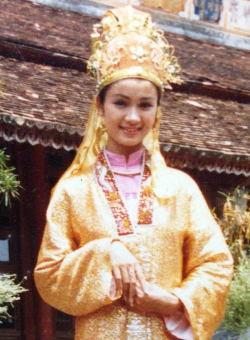 sap 50 tuoi, thu ha "la ngoc canh vang" van tre trung quyen ru it ai bi - 2