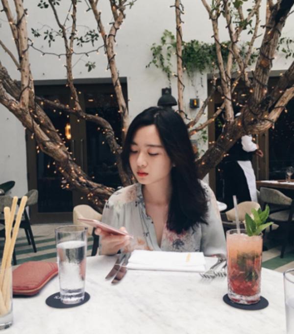 anh sa: con gai duoc huong "gen my nhan" tu me cua hoa hau giang my nay da lon - 4