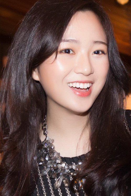 anh sa: con gai duoc huong "gen my nhan" tu me cua hoa hau giang my nay da lon - 1