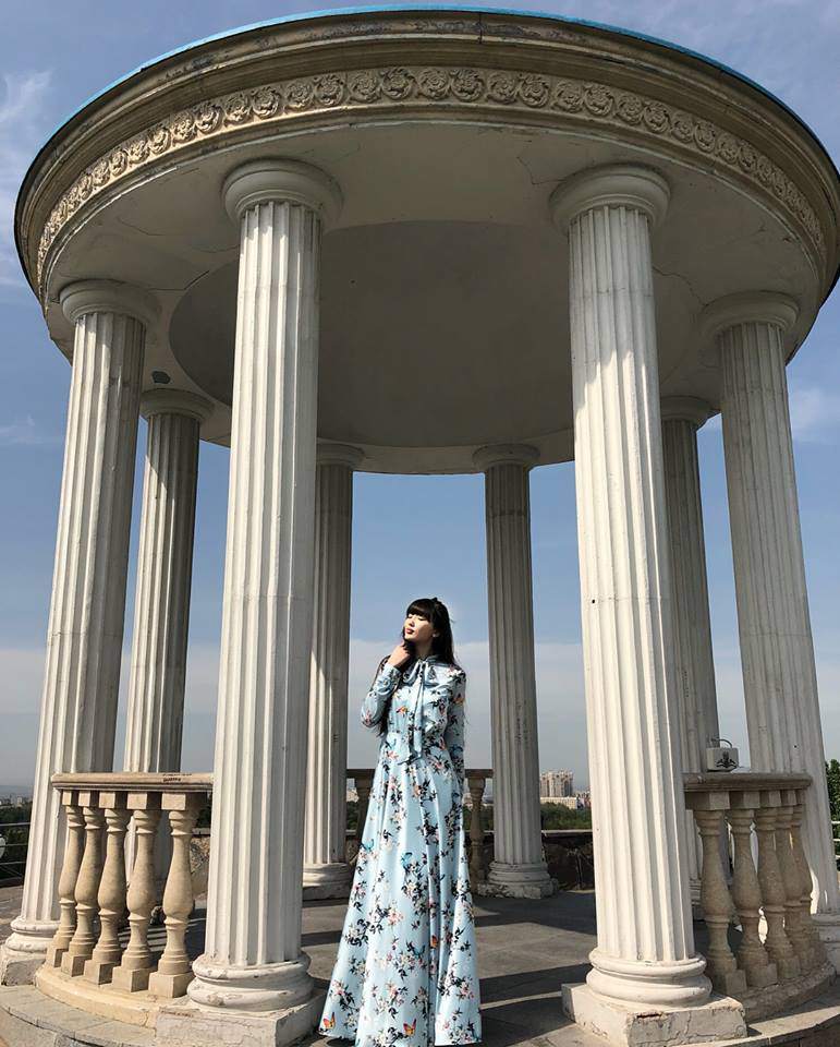 van dong vien bong chuyen bi dong doi ghet bo vi qua xinh lai con mac dep! - 11