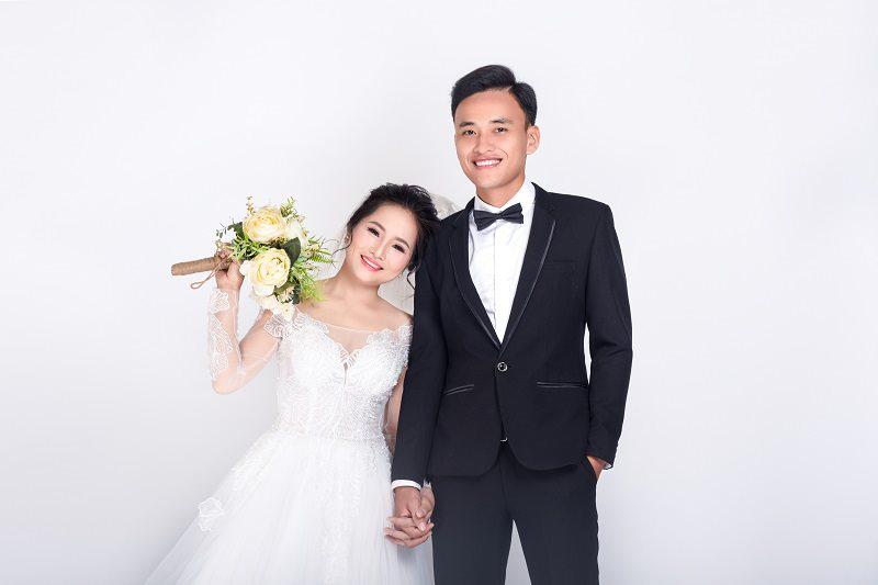 thich tu cai nhin dau tien, tinh co chung xom tro, cap doi yeu nhau 7 nam va cai ket - 8