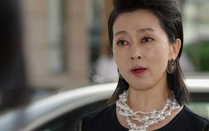 me chong tuong lai che bai "vo giao duc" chi vi an com khong moi, cam mat vao mam - 1