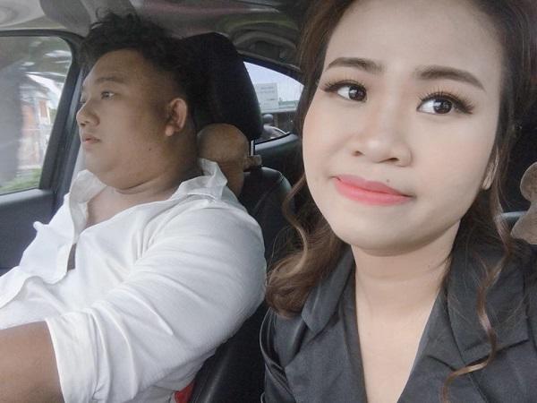 vo tre khoe tay nghe ba dao “1 phut-7 kieu toc” bien chong thanh dan truong toi chi pheo - 3