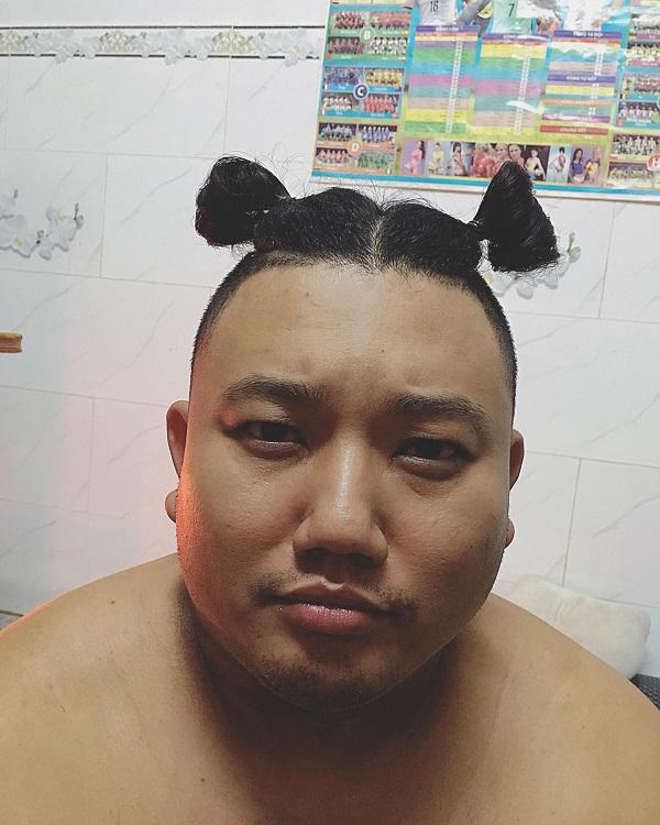 vo tre khoe tay nghe ba dao “1 phut-7 kieu toc” bien chong thanh dan truong toi chi pheo - 9