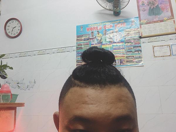 vo tre khoe tay nghe ba dao “1 phut-7 kieu toc” bien chong thanh dan truong toi chi pheo - 10