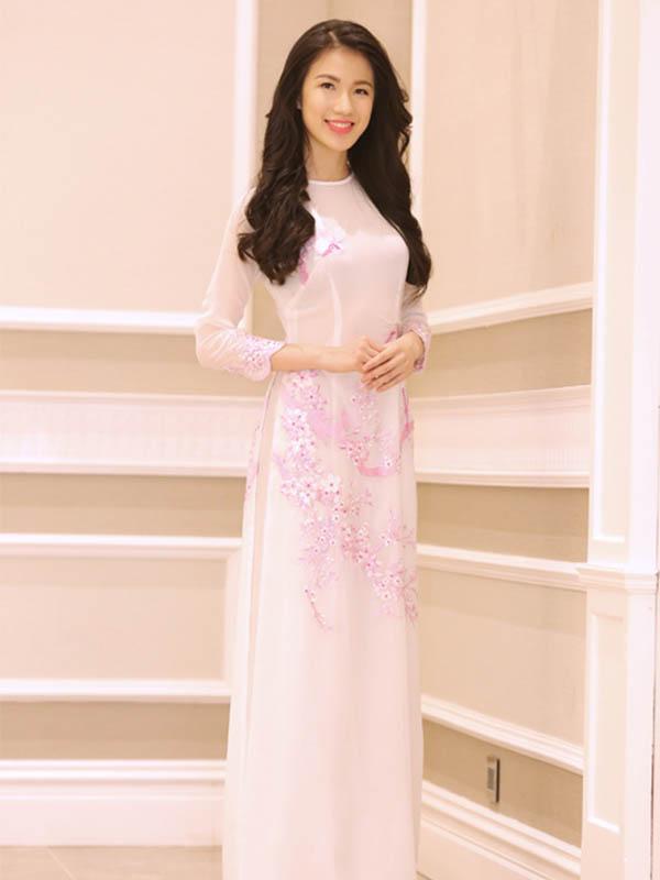 bien tap vien vtv4 tung duoc pham huong "day do" quyet tam thi hoa hau viet nam - 3