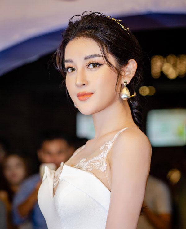 huyen my tong xuyet tong cam xinh nhu nang tho, yaya truong nhi "kem sac" vi bong dau? - 2