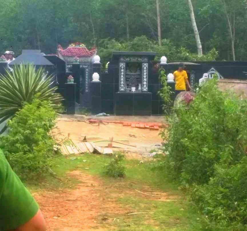 nguoi dan ong cung con dau va chau noi chet bi an trong nghia dia - 1