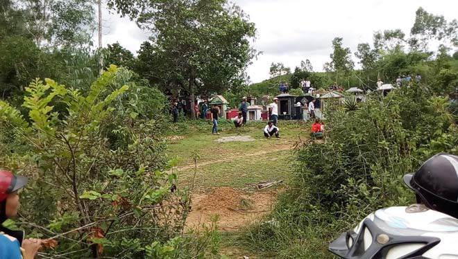 hien truong khung khiep vu nguoi dan ong cung con dau va chau noi chet o nghia dia - 1