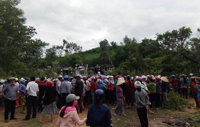 hien truong khung khiep vu nguoi dan ong cung con dau va chau noi chet o nghia dia - 2