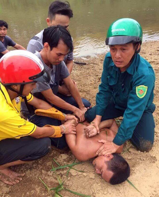 hien truong khung khiep vu nguoi dan ong cung con dau va chau noi chet o nghia dia - 3