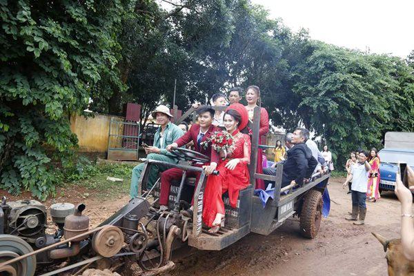 di xe hoi den ruoc dau nhung duong qua tron truot, chu re dak lak da lam viec bat ngo - 4