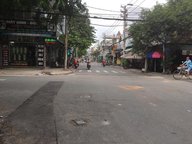 hai ten cuop khoc nuc no khi nghe dieu tra vien thong bao tin "set danh" - 1