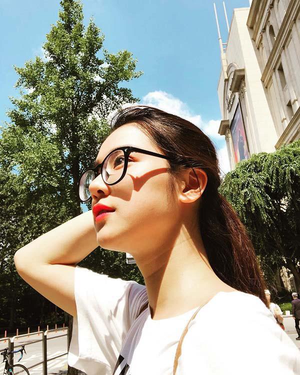 hoang yen chibi: “ngoai tru da den con lai deu on” va bi quyet de mai mai tuoi 20 - 9