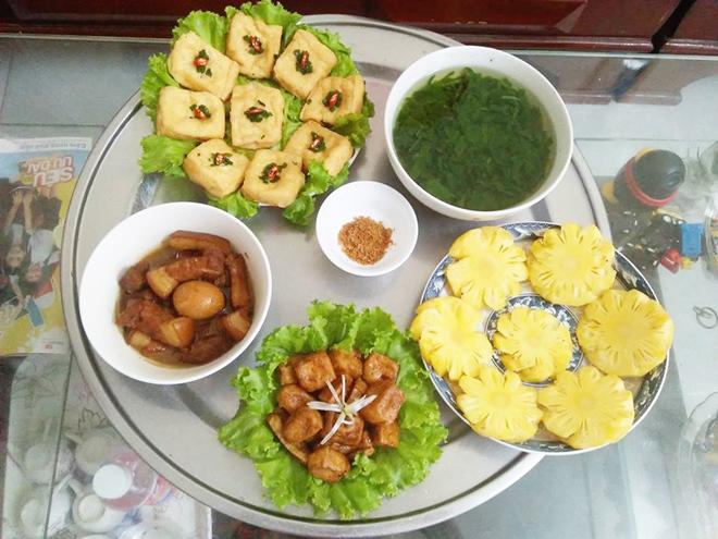 me nam dinh khoe nhung mam com ngon re khien ban be bat ngo hoi "phai may khong day" - 1