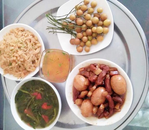 me nam dinh khoe nhung mam com ngon re khien ban be bat ngo hoi "phai may khong day" - 11