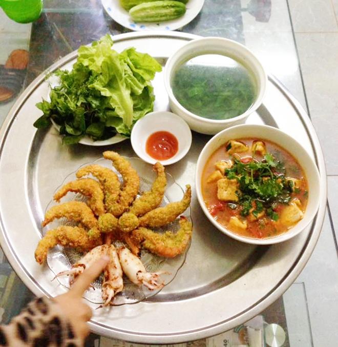 me nam dinh khoe nhung mam com ngon re khien ban be bat ngo hoi "phai may khong day" - 9