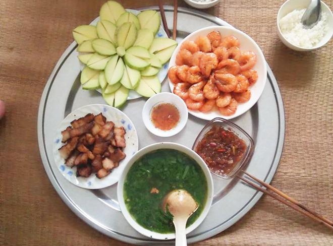 me nam dinh khoe nhung mam com ngon re khien ban be bat ngo hoi "phai may khong day" - 4