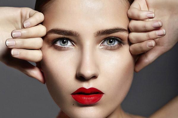 co phai 90% ong chong viet deu thich vo trang diem theo kieu nay? - 3