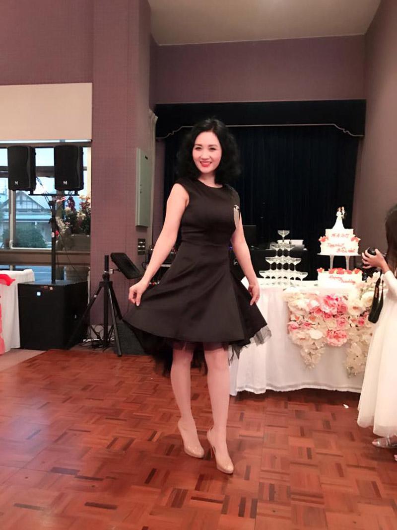 ba me 8 con dat cang, da lam ba ngoai ma van tre trung, chon do khoe dang nong bong! - 7