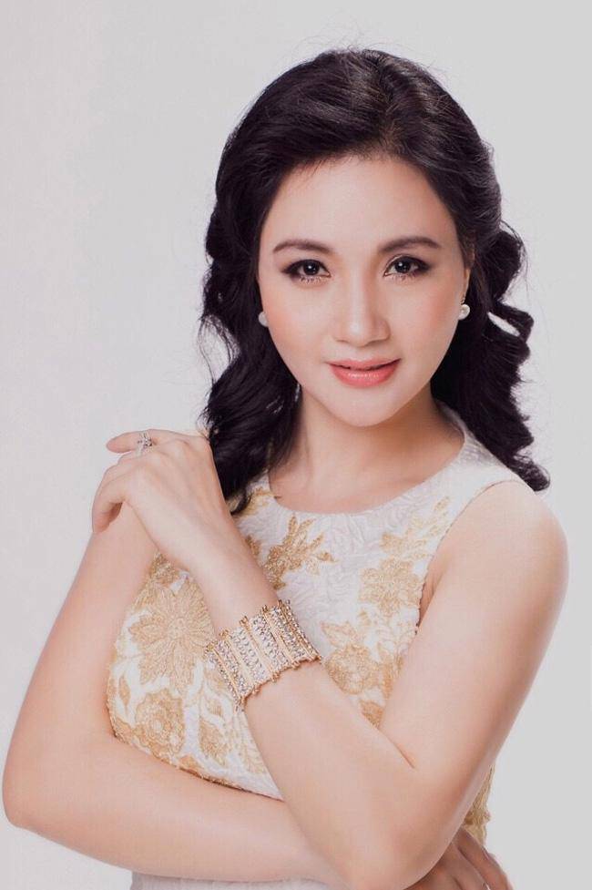 ba me 8 con dat cang, da lam ba ngoai ma van tre trung, chon do khoe dang nong bong! - 2