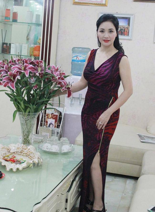 ba me 8 con dat cang, da lam ba ngoai ma van tre trung, chon do khoe dang nong bong! - 6