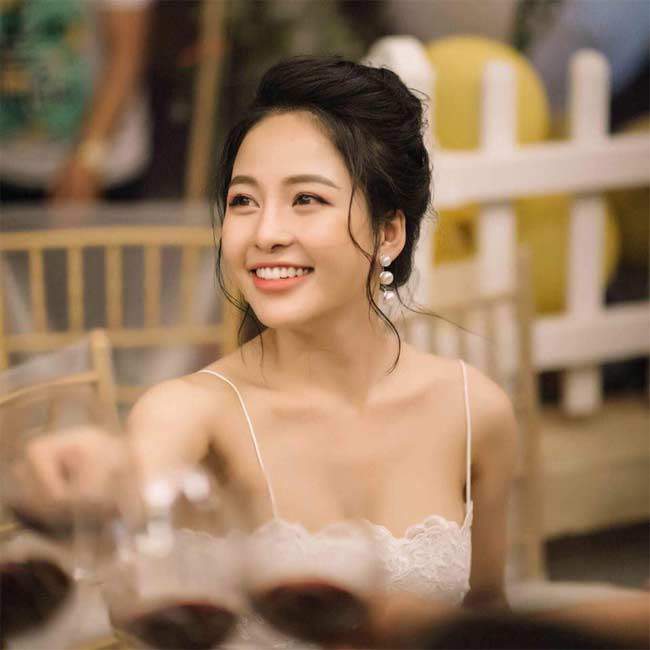 hot girl tram anh world cup phan ung khi bi nghi sua nguc - 10