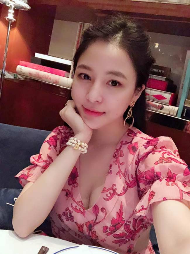 hot girl tram anh world cup phan ung khi bi nghi sua nguc - 11