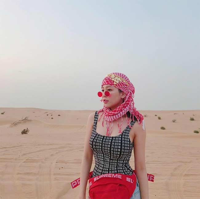 hot girl tram anh world cup phan ung khi bi nghi sua nguc - 14