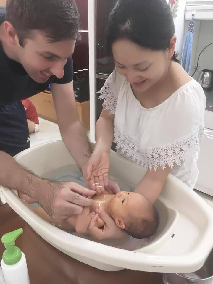 ra ngoai mac dep khong ai bang, o nha cham con, my nhan cung tuyen toang nhu "sen" ca thoi! - 12