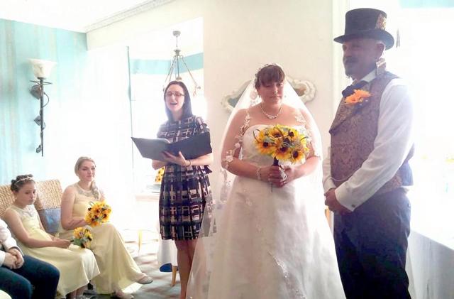 dang dam cuoi thi nguoi la xong vao tuyen bo da ngu voi co dau, can bam tay chu re - 2